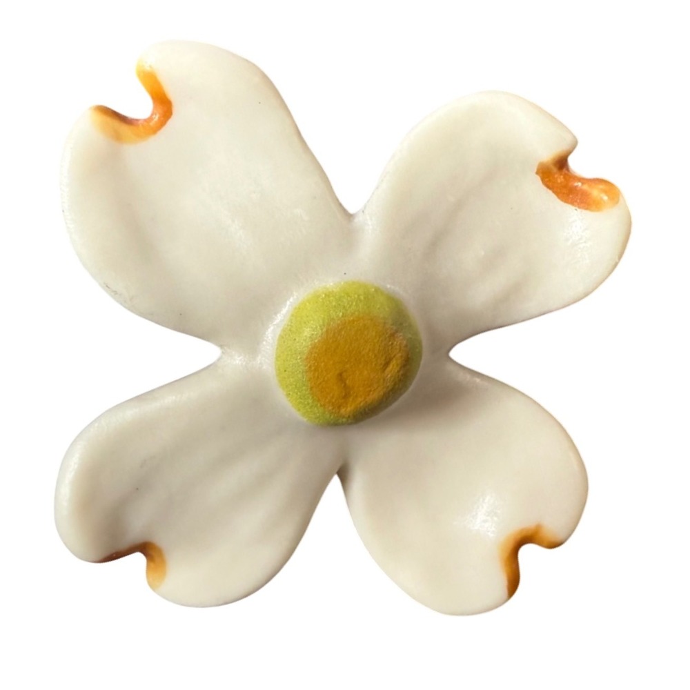 White Dogwood Flower Pin Brooch Gold Tone Stem Small Accent‎ Accessory